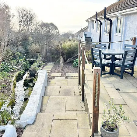 Harlowe Hideaway Two Bedrooms With Parking *