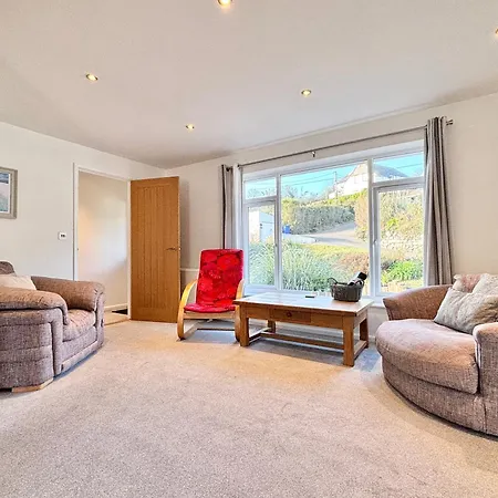 Harlowe Hideaway Two Bedrooms With Parking *
